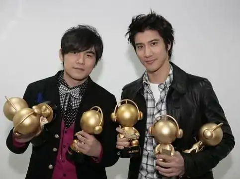 周杰伦与王力宏获奖