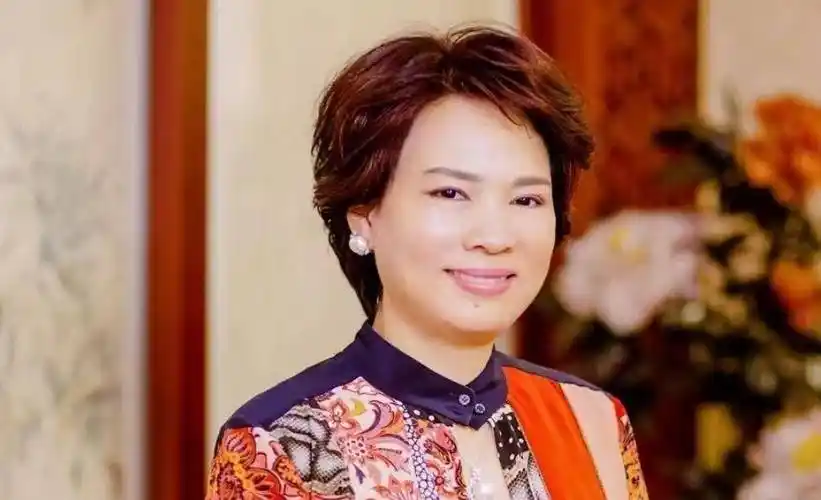 成立公司之后,夫妻二人信心满满,觉得自己一定能够成为名动义乌的饰品