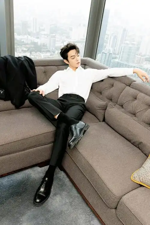 许凯是少有的出道前就很帅的演员他2013年时得过全国模特大赛冠军近期