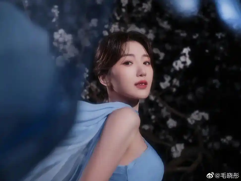 毛晓彤 早期照片跟现在虽说有差别但底子还不错 整体轮廓五 - 抖音