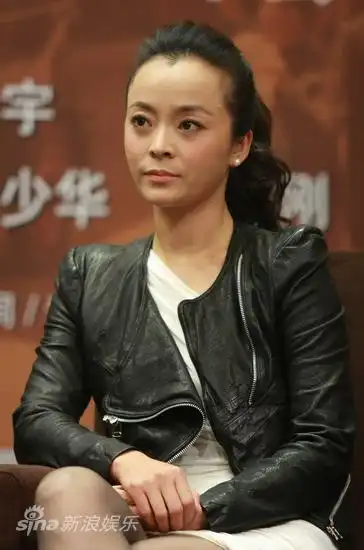 王嘉新浪娱乐讯 10月27日,导演郭靖宇携陈数,巍子