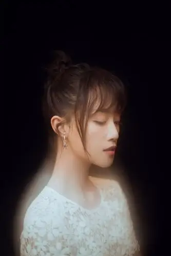 蓝盈莹碎花裙清新优雅 灵动时尚少女感十足