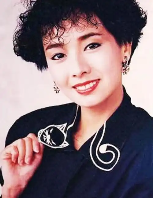 她是张国荣唯一承认过的女友,一生结过三次婚,晚年终获幸福!