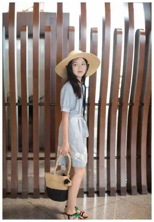 13岁李嫣近照,"兔唇"已完全修复,再现王菲天后好基因_李秋_少女_嘴唇