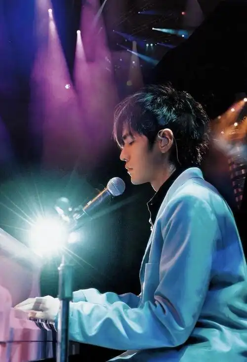 大家有没有周杰伦早期留狼尾的照片?