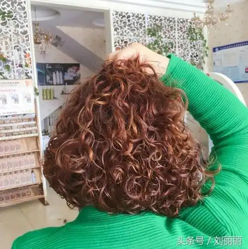 小卷"满头烫",越看越洋气