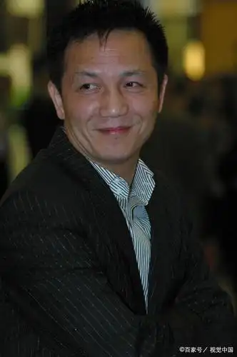 从上海首富沦为阶下囚,嫌牢房太热,周正毅让整个监狱都装上空调