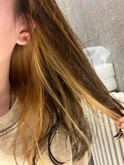 95第一次漂头发选了好几天打算弄个挑染,把头发染了一半前三张图是