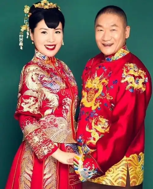 唱笑脸唱红的谢东如今妻女相伴其乐融融