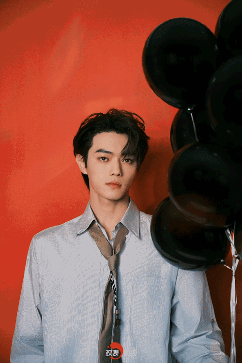 祝@许凯soso二十九岁生日快乐!