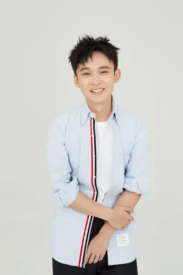 董子健生日写真曝光新剧颠覆形象变焦糖馒头