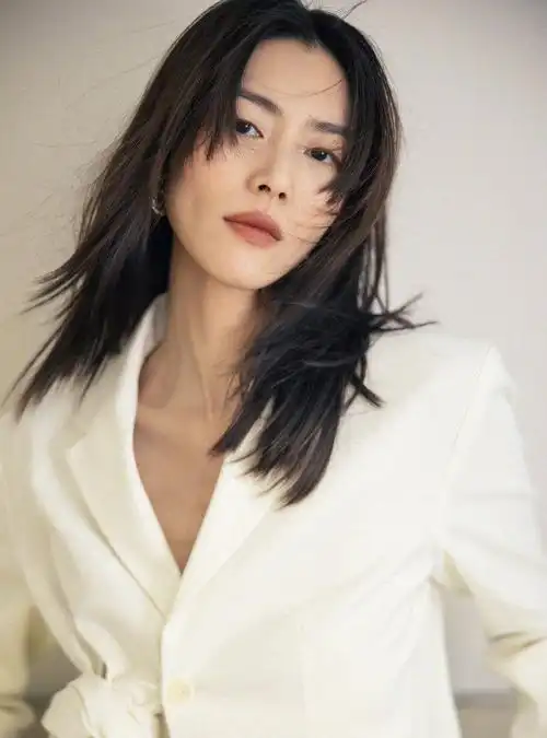 被刘雯的腰辣到了##刘雯的身材比成都还要辣