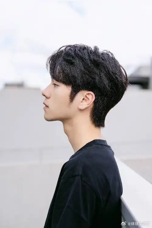 优剪 ##男生发型 ##发型##烫发##三七分