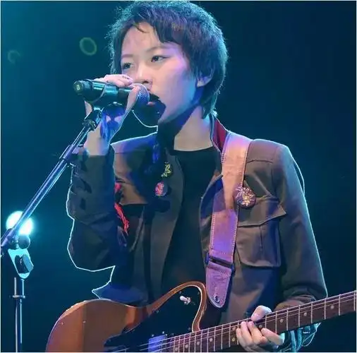 窦靖童:身为王菲和窦唯的女儿,叛逆是我最后的倔强