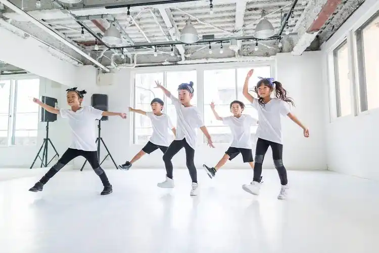 素质教育新布局新东方上线少儿街舞课程
