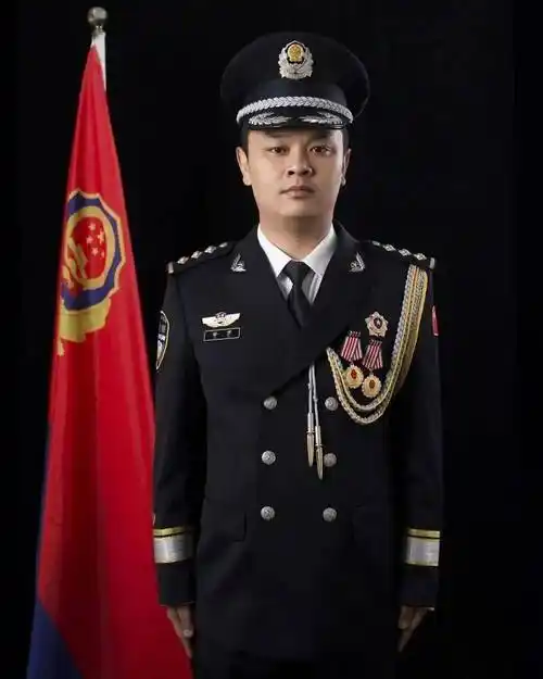 你好,警察节!怒江公安最美警礼服照片合集来啦_英姿_荣耀_警服