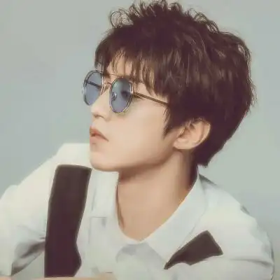 王俊凯代言眼镜图片