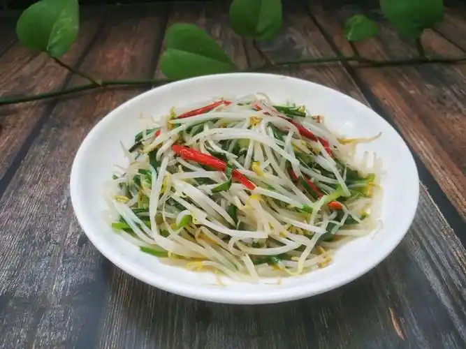 韭菜炒豆芽:清爽脆嫩,吃出春天的味道