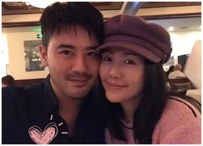 陈亦飞晒照告白女友谭维维,两人甜蜜依偎好有夫妻相