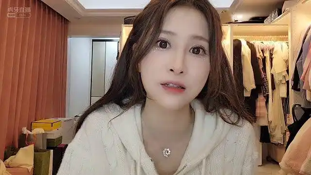 沐莹莹深夜从澳门回家,大方送出澳门酒店两天,并与粉丝互动示爱