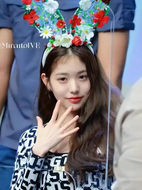 从小就是美人胚子,被赞是颜值天花板_张元英_因为_风格