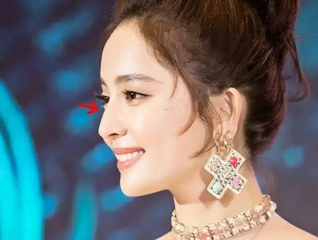 张翰娜扎疑闹分手,难道是因为娜扎把驼峰鼻磨平了不再纯天然?