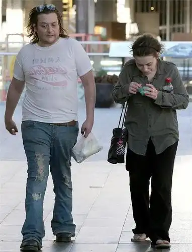 终结者黑暗命运爱德华弗朗星回归酗酒吸毒变凸腩大叔