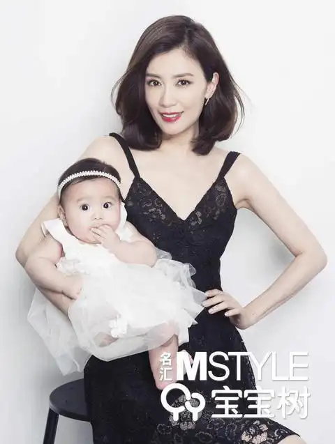 贾静雯产后复出登封面母婴时尚大片首曝图