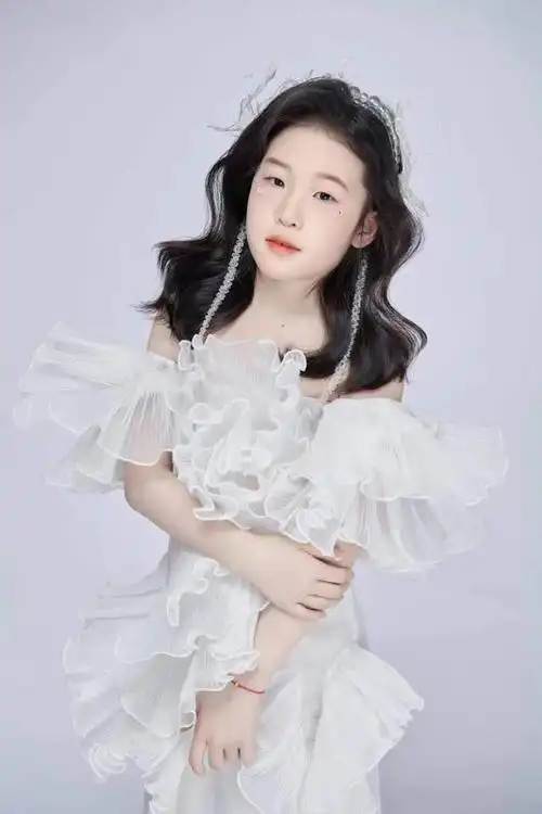 我叫汪雨琪,今年8岁.性格开朗活泼,善良可爱,热爱生活,积极向上.