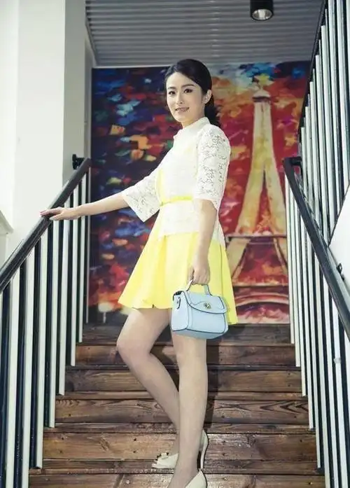 徐百卉演技一流,看起来非常端庄.