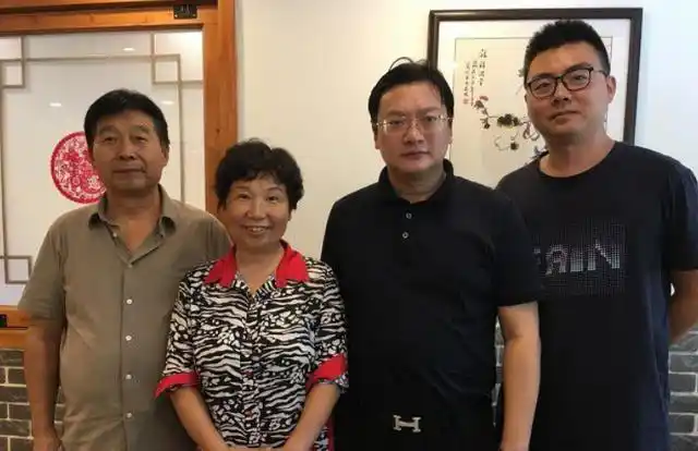 姚策葬礼郭威捧着遗像,杜新枝给出解释,网友:这是对郭威的诅咒