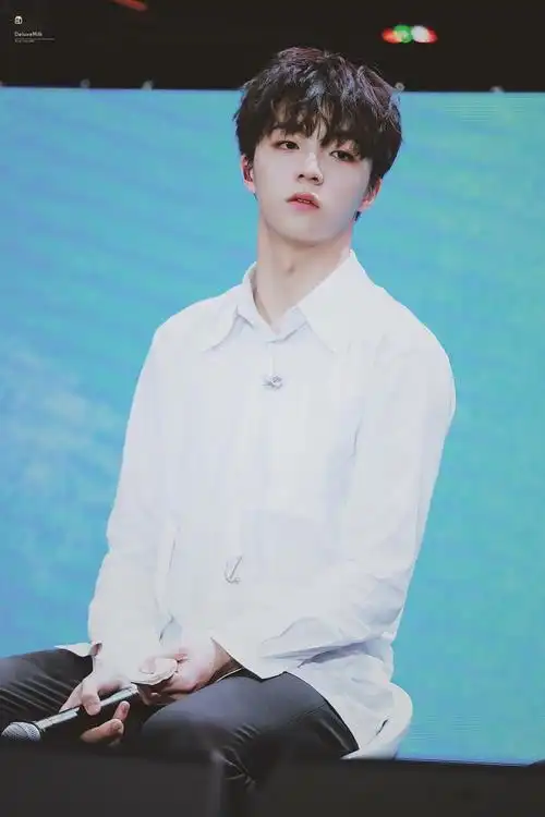 陈立农 图见水印 来自微博