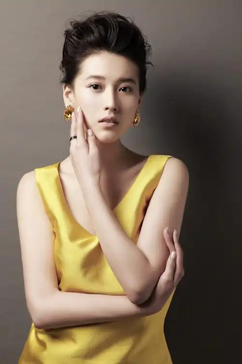 宁丹琳忙里偷闲拍写真新作杀青引人期待