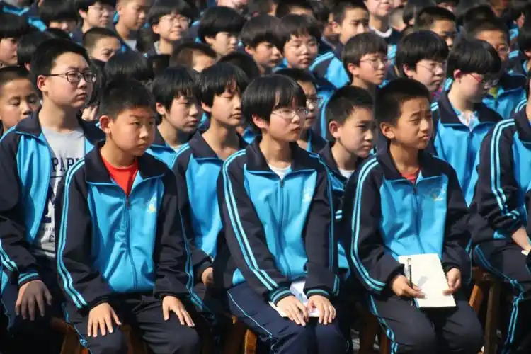 知法明荣辱 石家庄市"七五"普法讲师团巡讲活动走进正定镇中学