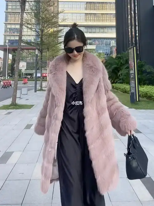 显瘦 西装领才用紫貂竖做工艺手袖是宫廷袖 很是优雅#紫貂  #高端皮草