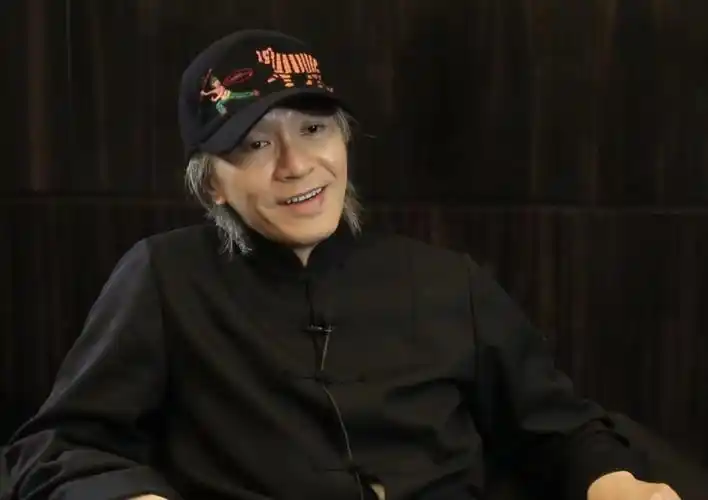 周星驰祖籍浙江省宁波市,1962年出生于香港.