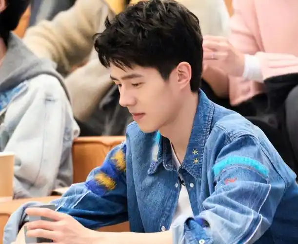 刘昊然凭一档综艺,竟重获"少年感",网友却磕起他和女嘉宾的cp