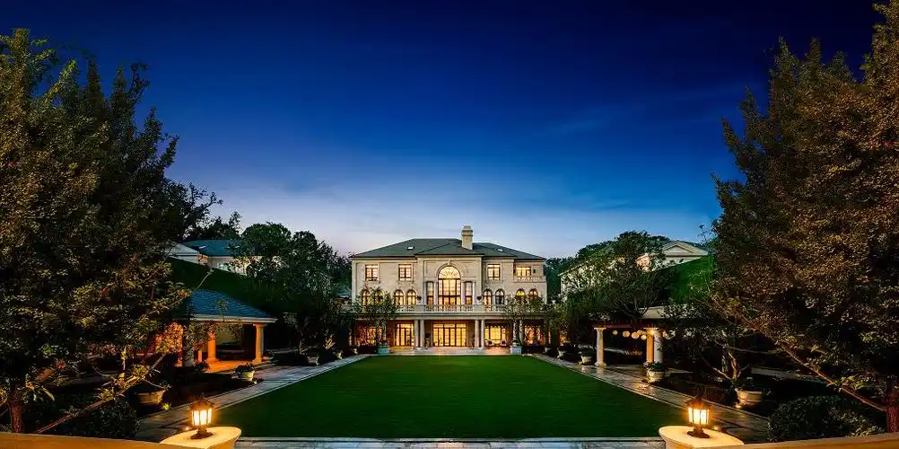 推出的楼王级大独栋占地从5亩—10亩不等,最大花园面积超过5000平米