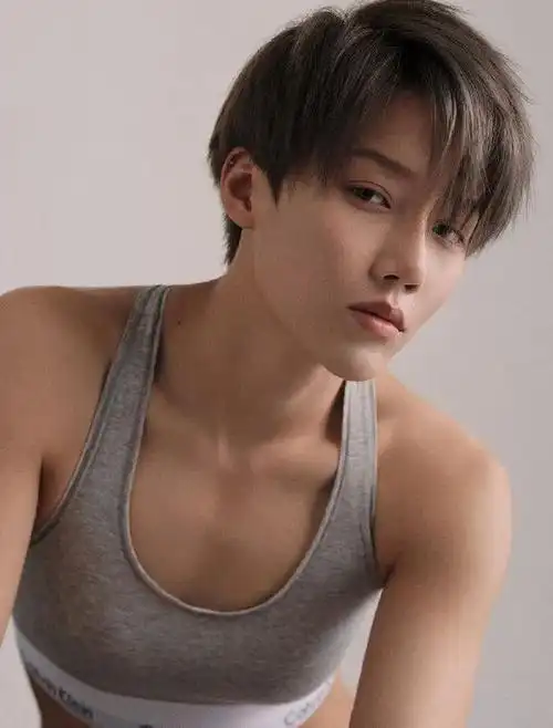 ck内衣不走性感风了刘雨昕中性风ck广告依然被夸