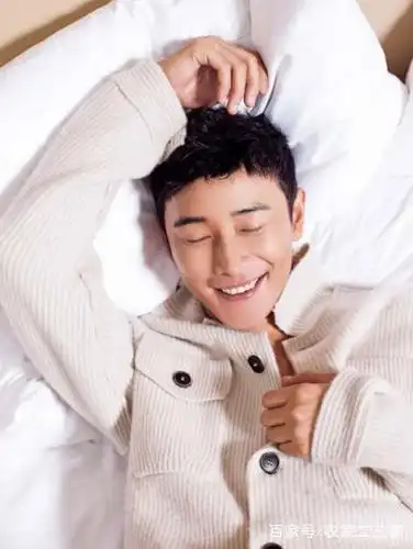 罗晋笑起来的样子太迷人了,有着他自己独特的空灵与俊秀,这样的罗晋