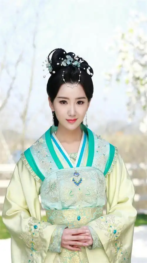 毛晓彤古装剧照