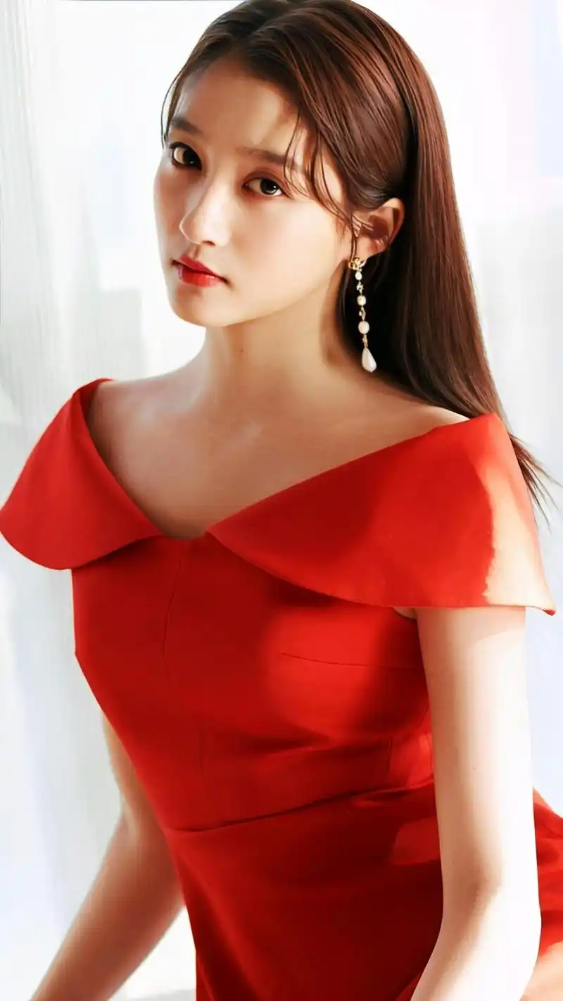 关晓彤红色美装系列