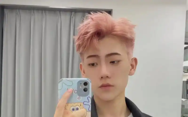 男生短发二八分