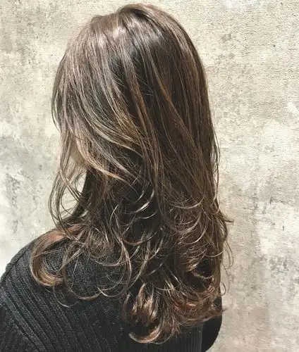 今年流行这样烫头发,一定也不老气