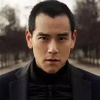 高颜值寸头男头像黑白超帅寸头男生头像图片点击鼠标右键下载