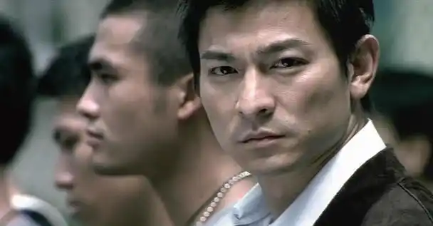 《无间道》港片巅峰代表,刘德华梁朝伟飙戏,足以载入史册的影片