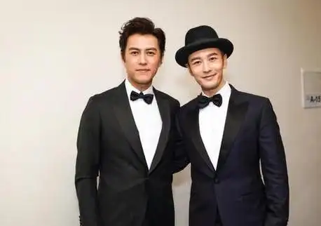 艺人软文范例:超养眼!平章哥哥黄晓明和蔺阁主靳东搭肩合影