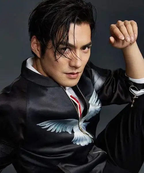 严屹宽称早年没人追看到他的古装造型才知道什么叫邪狷狂魅