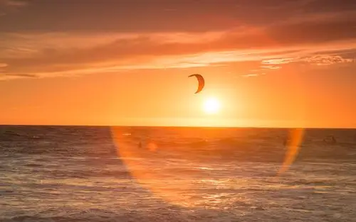 阳光海洋风筝高清壁纸1280x800分辨率查看