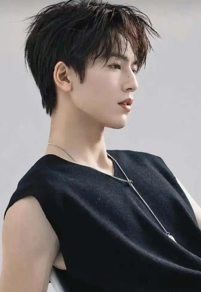 凸嘴,猴化,芒果脸,这5位男星缺陷明显,却有挡不住的帅气